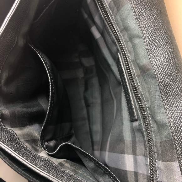 Burberry Men’s Rivendale Satchel - Picture 4 of 11